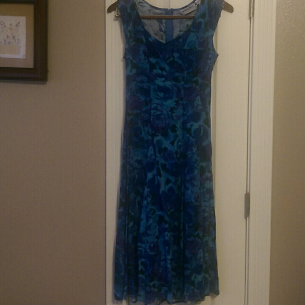 Very pretty, soft floral sleeveless dress